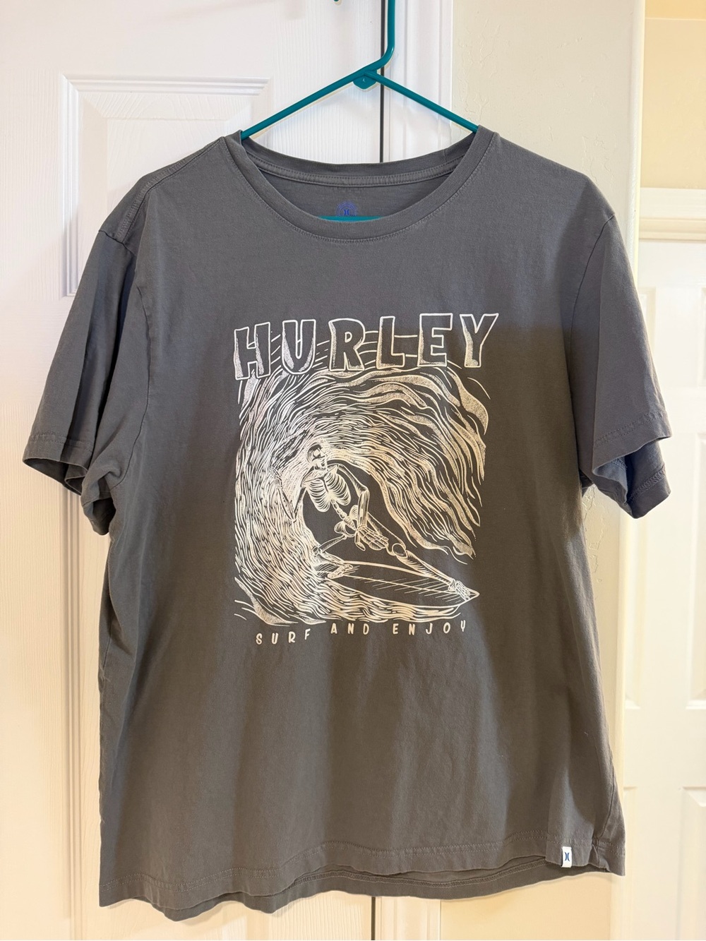 Hurley Men's Charcoal Graphic Surf Tee with White Artwork
